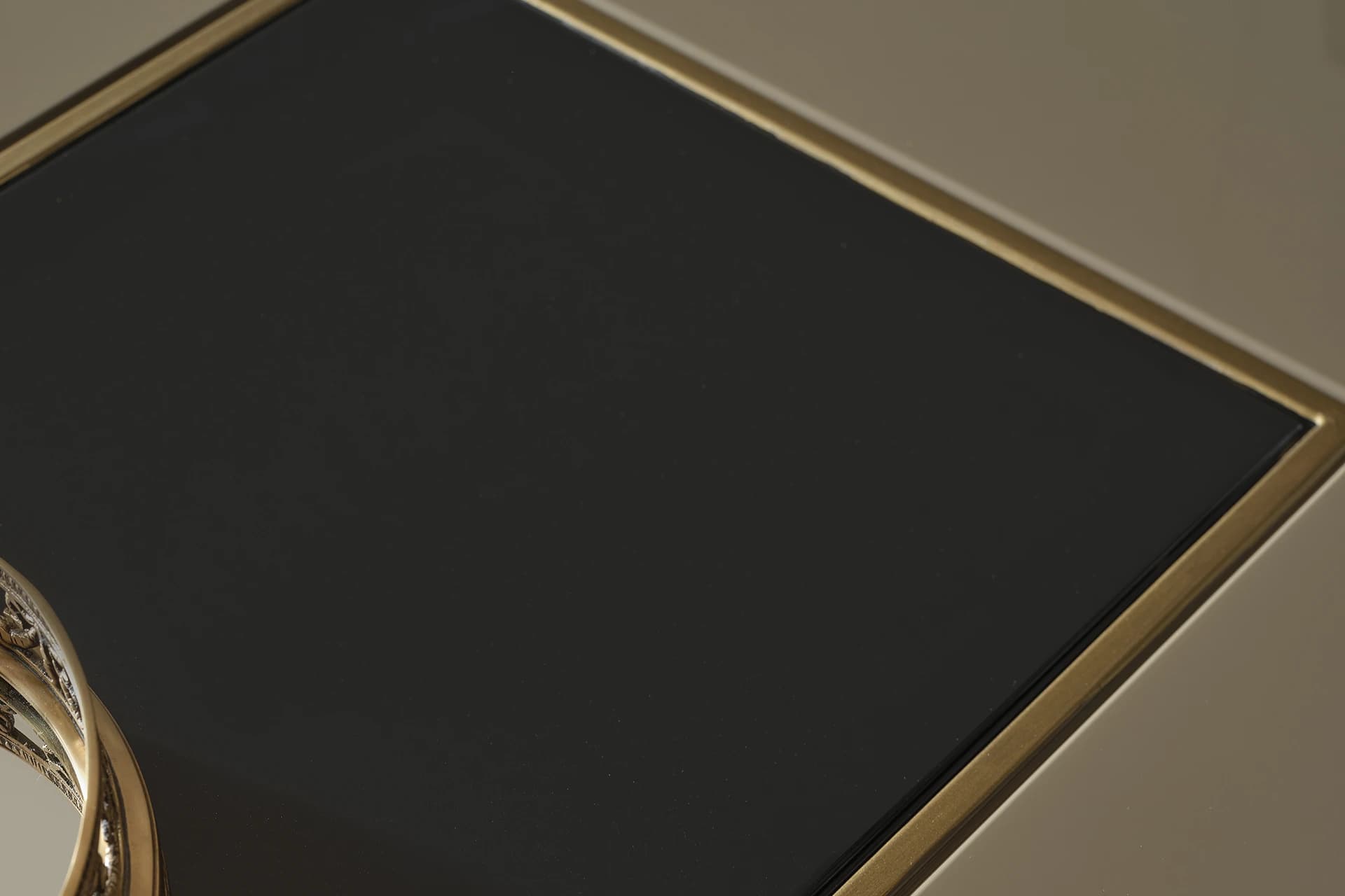 Hera Dining Room Table Detail
