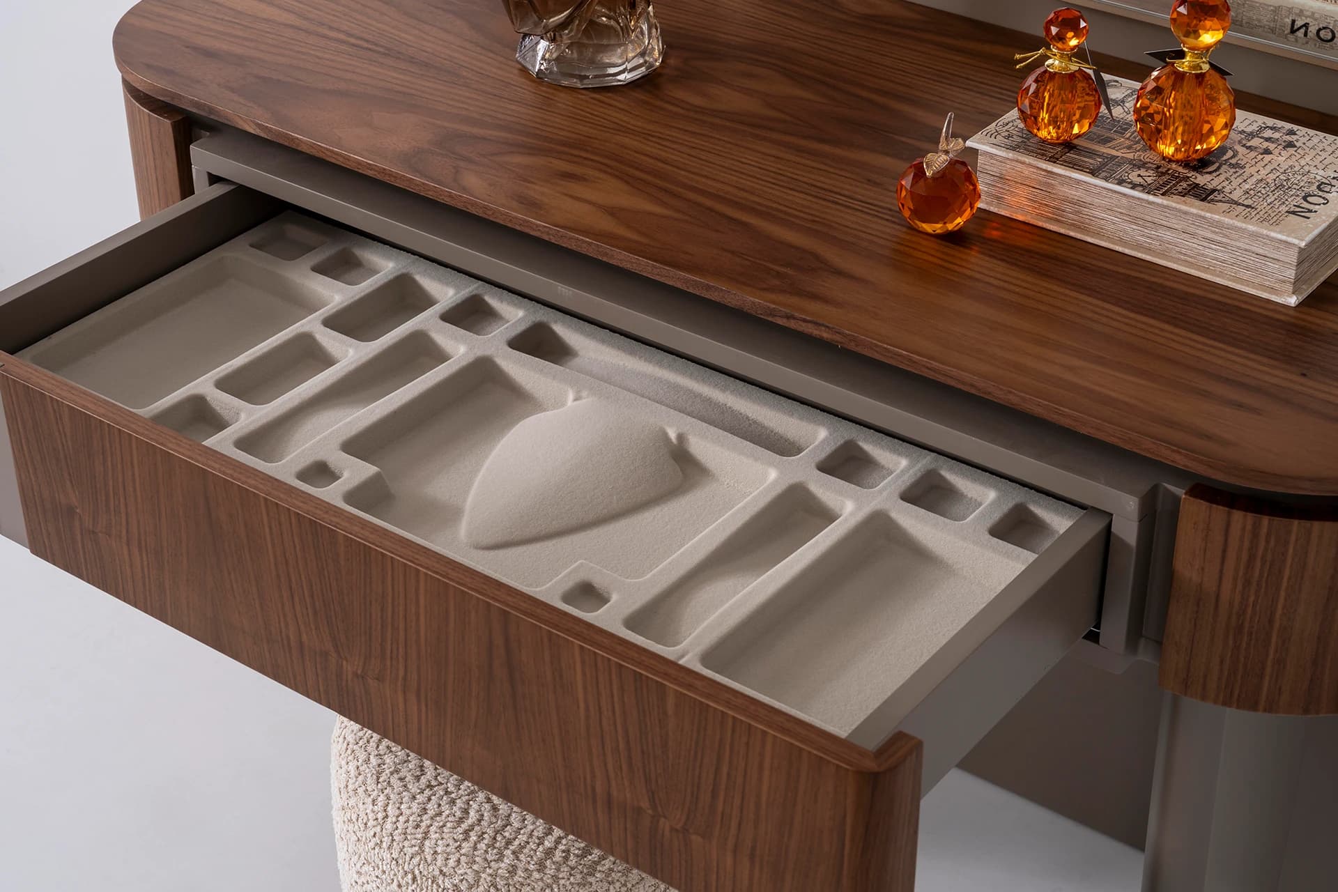 Napoli Bedroom Dresser Detail