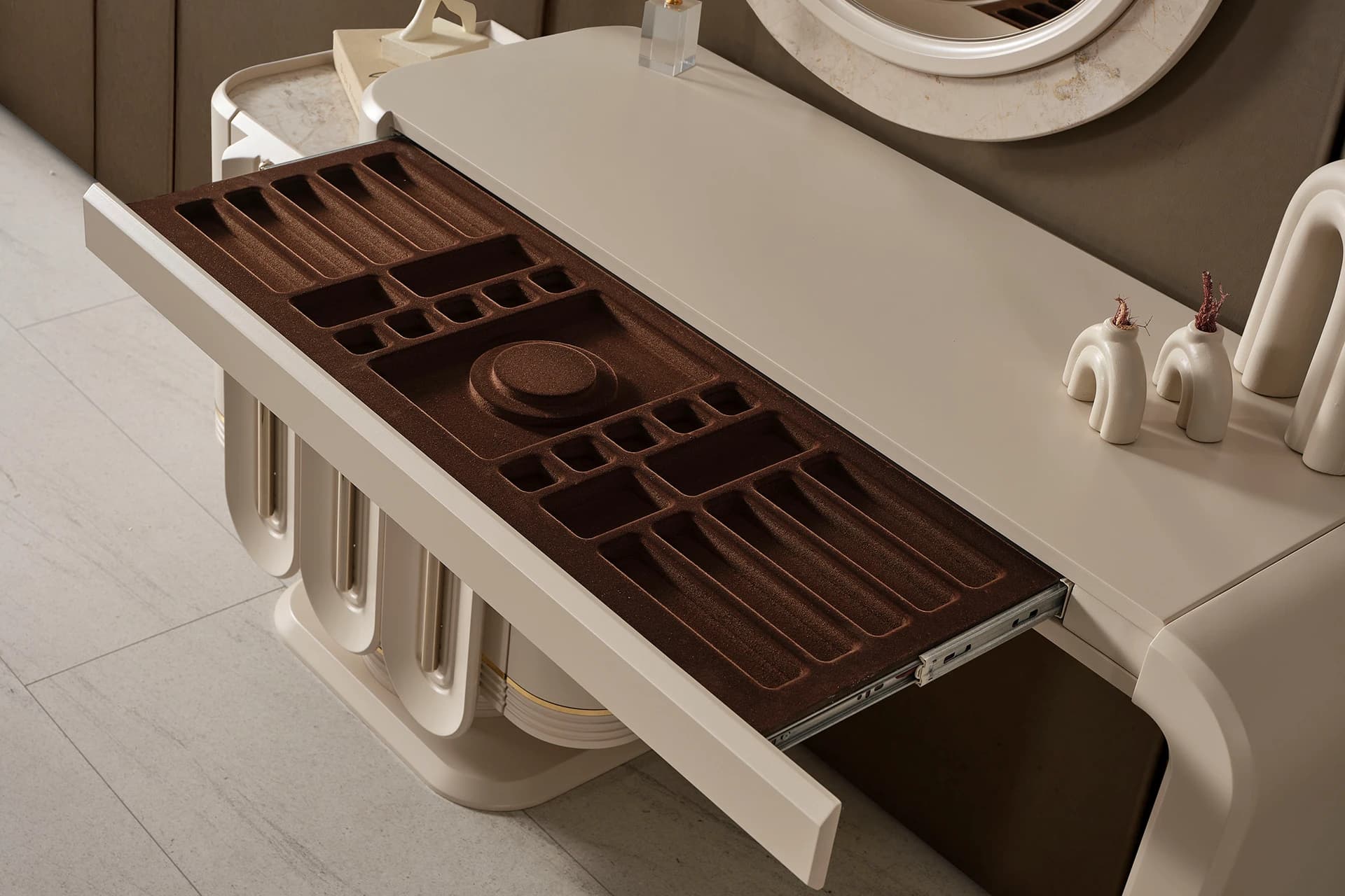 Renaria Bedroom Dresser Detail
