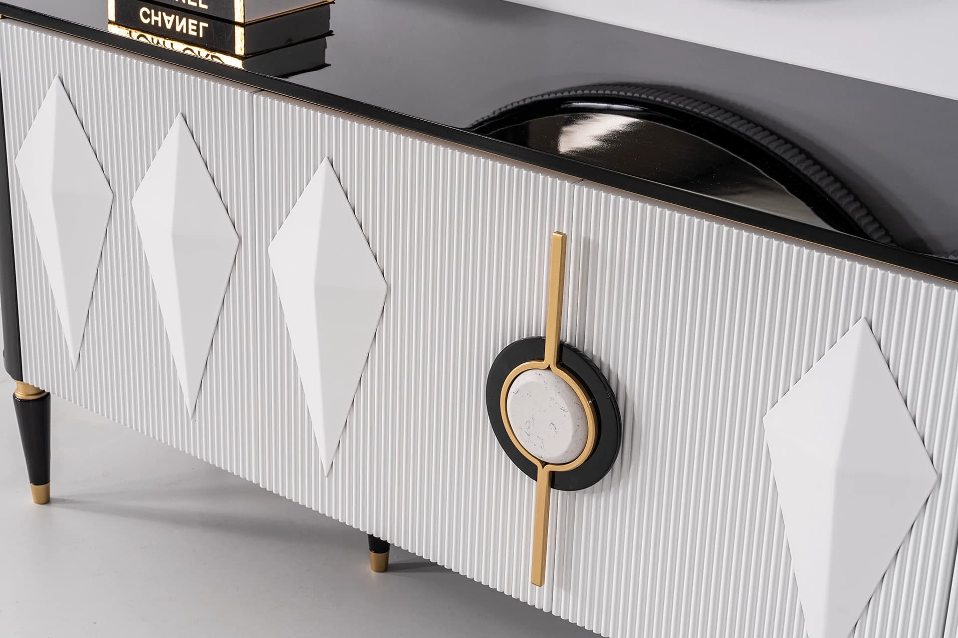 Lizbon Dining Room Console Detail