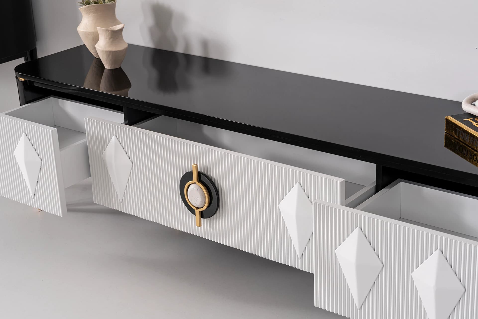 Lizbon Living Room TV Stand Detail