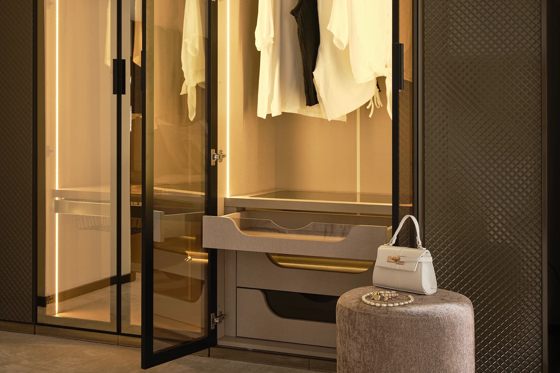 Hera Bedroom Wardrobe Detail