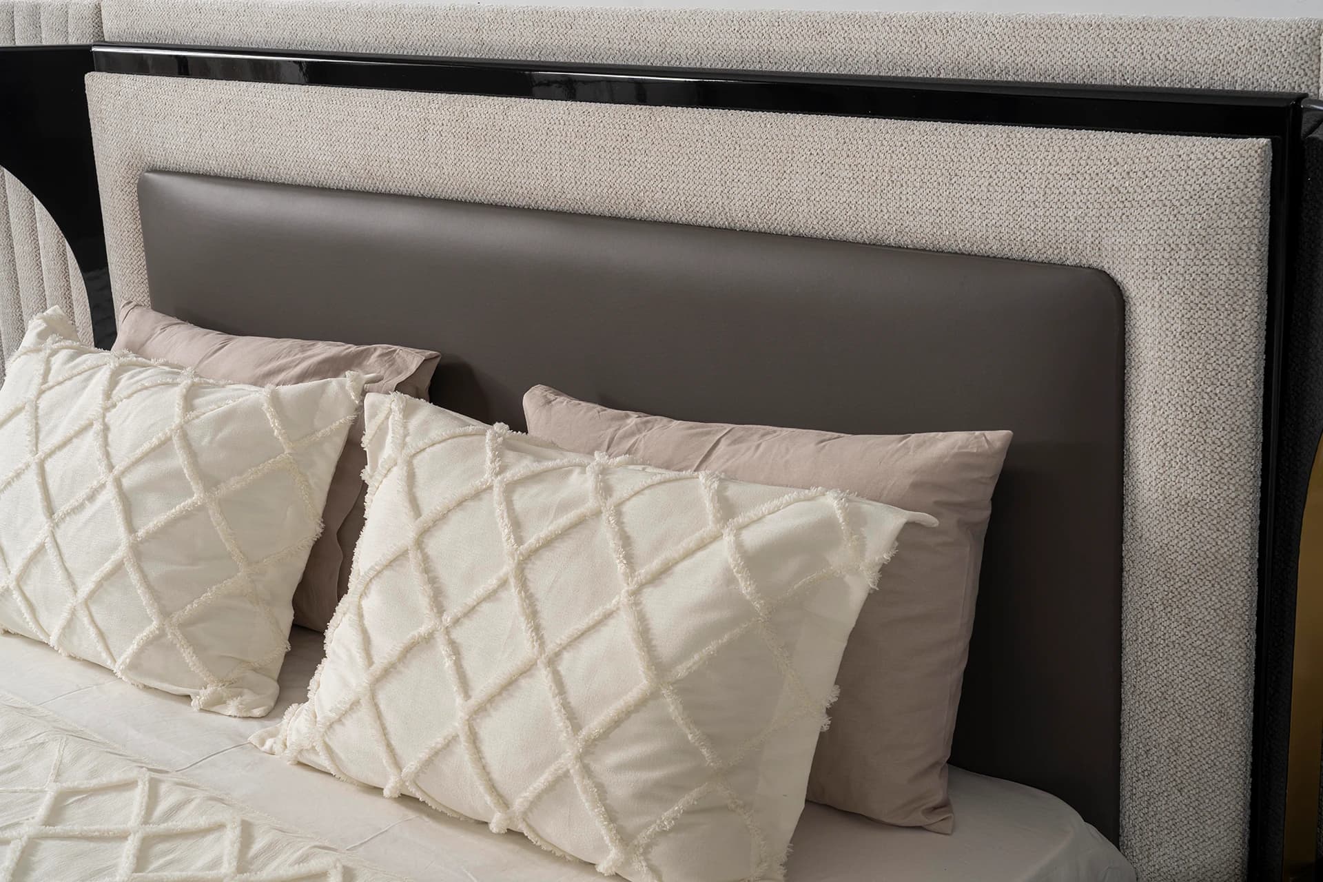 Lizbon Bedroom Bed Detail